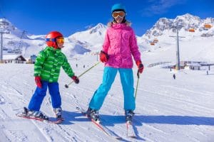 Consigli rapidi per imparare a sciare (e organizzare la tua prima settimana bianca)