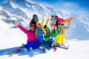 Quando prenotare la settimana bianca: calendario scolastico, ponti e periodi meno affollati