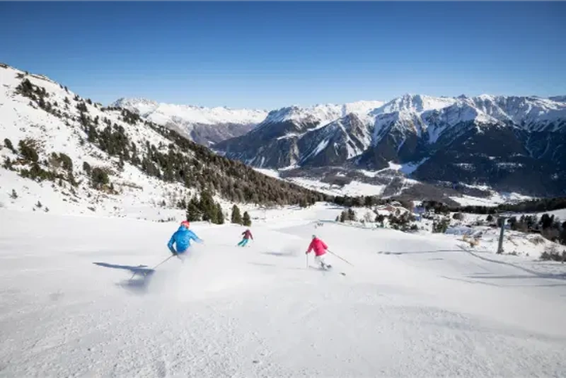 Lago di Resia in inverno - attività invernali