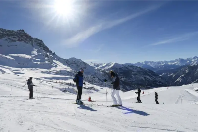 Sci su una pista di Valtournenche