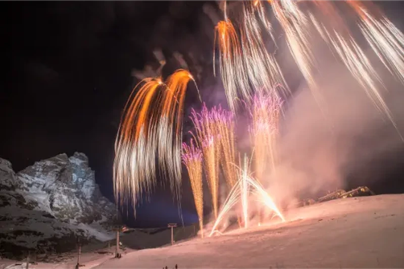 Snowboard sulle piste del Cervino Ski Paradise